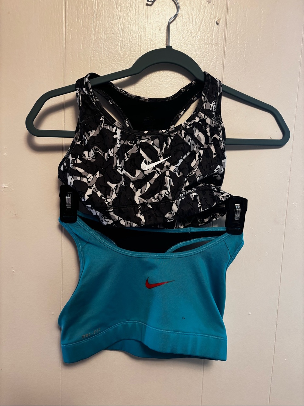 Nike sports bra bundle size small